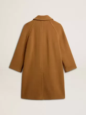 Abrigo de hombre de botonadura sencilla en color tabaco