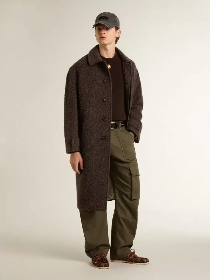 Abrigo Journey de botonadura sencilla para hombre, confeccionado en mezcla de lana arrugada con alfiler floral Abrigo Journey de botonadura sencilla para hombre, confeccionado en mezcla de lana arrugada con alfiler floral