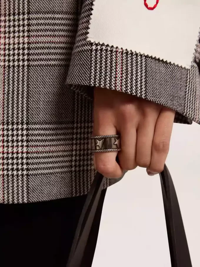 Anillo de banda en color plata antigua