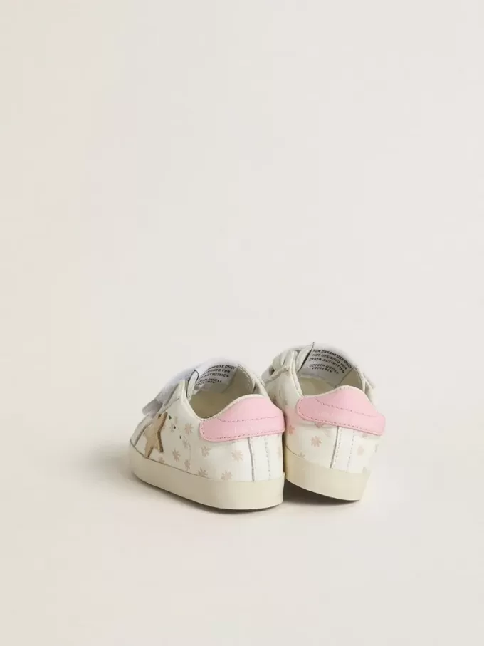 Baby School en napa con motivo de flores rosas y estrella de ante beige