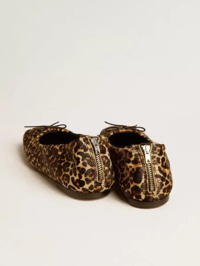 Bailarinas Amy en piel de potro con estampado de leopardo en color beige