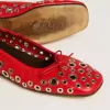 Bailarinas Amy en piel napa roja con tachuelas plateadas