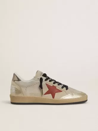 Ball Star en ante beige con estrella de cuero rojo y lengüeta del talón de cuero metalizado en color bronce.