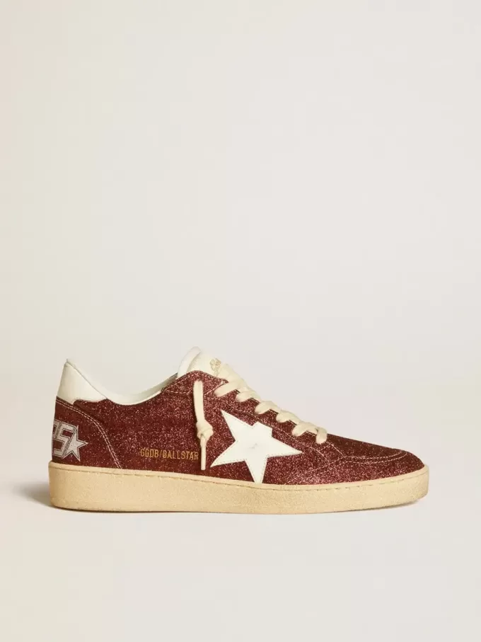 Ball Star en burdeos brillante con estrella y lengüeta en el talón de cuero blanco