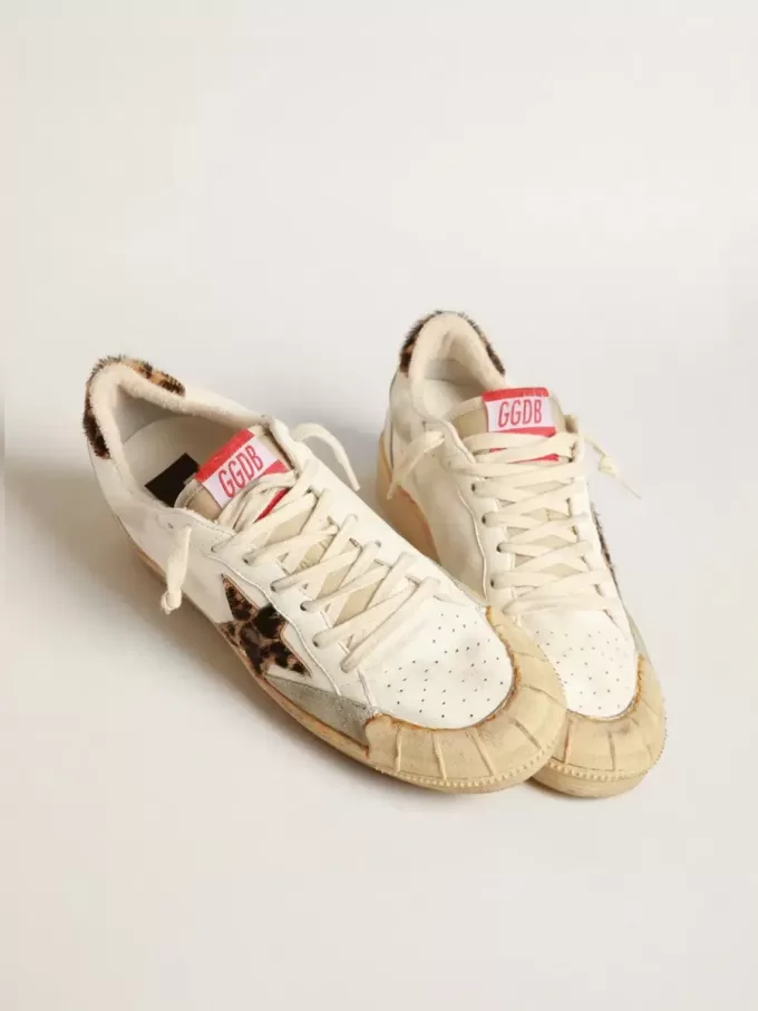 Ball Star en napa con estrella y lengüeta en el talón de piel de potro con estampado de leopardo