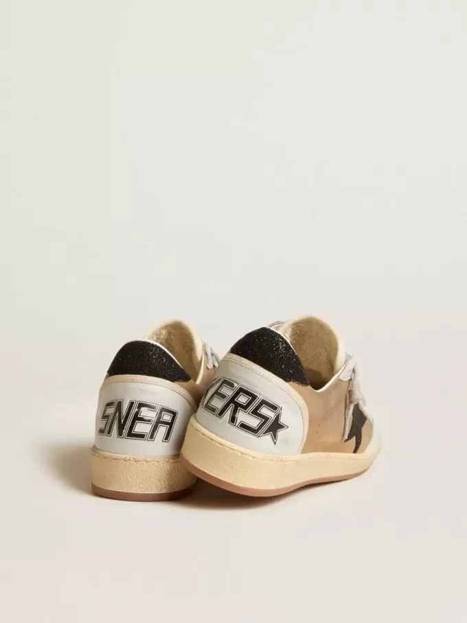 Ball Star en nubuck y napa beige con estrella de cristal Swarovski negro