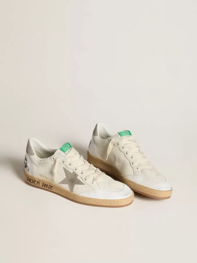 Ball Star en piel napa con estrella y lengüeta en el talón de nubuck gris