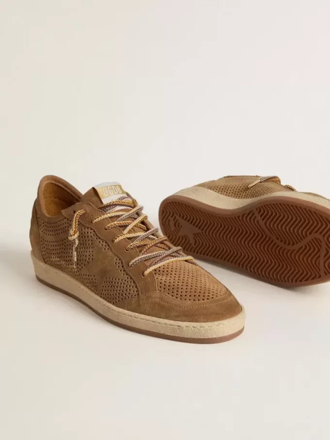 Ball Star para hombre con parte superior de ante perforado color tabaco y estrella tono sobre tono.