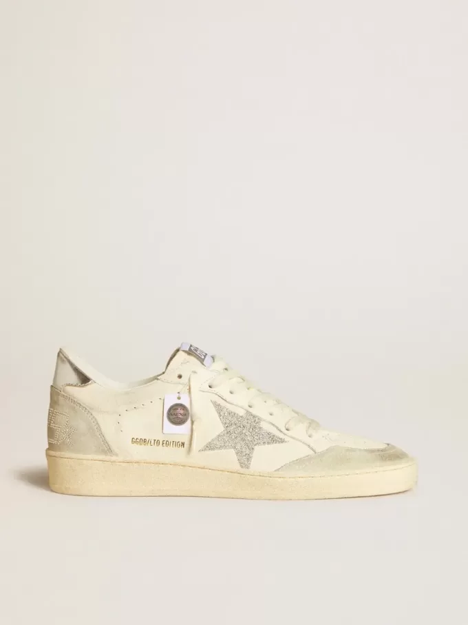 Ball Star para mujer con estrella de microcristales Swarovski plateados y lengüeta del talón de piel plateada metalizada.