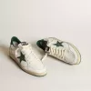 Ball Star para mujer en piel napa blanca con estrella y lengüeta en el talón en piel verde