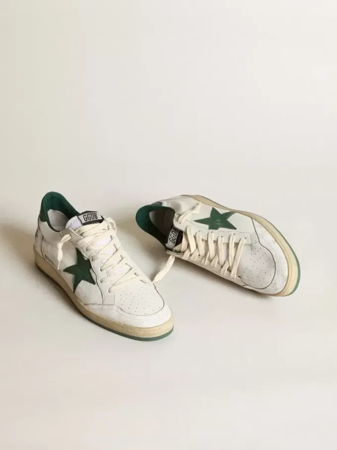 Ball Star para mujer en piel napa blanca con estrella y lengüeta en el talón en piel verde