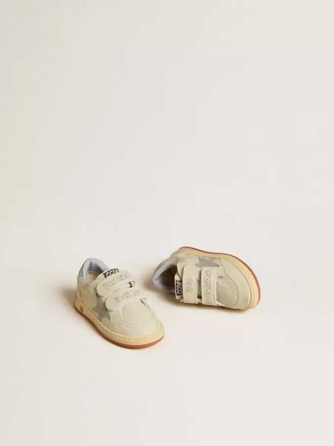 Ball Star Teen en piel blanca con estrella azul claro y lengüeta en el talón