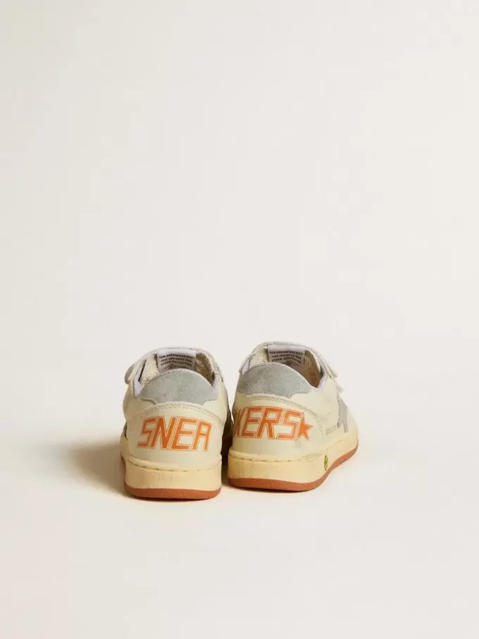 Ball Star Teen en piel blanca con estrella azul claro y lengüeta en el talón