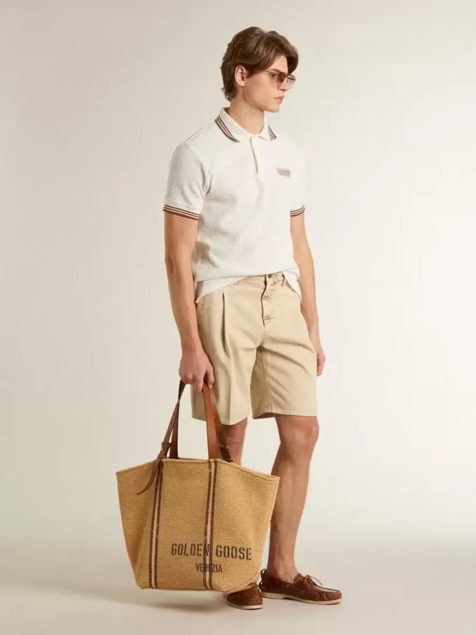 Bermudas de hombre en denim beige con acabado desgastado. Bermudas de hombre en denim beige con acabado desgastado.
