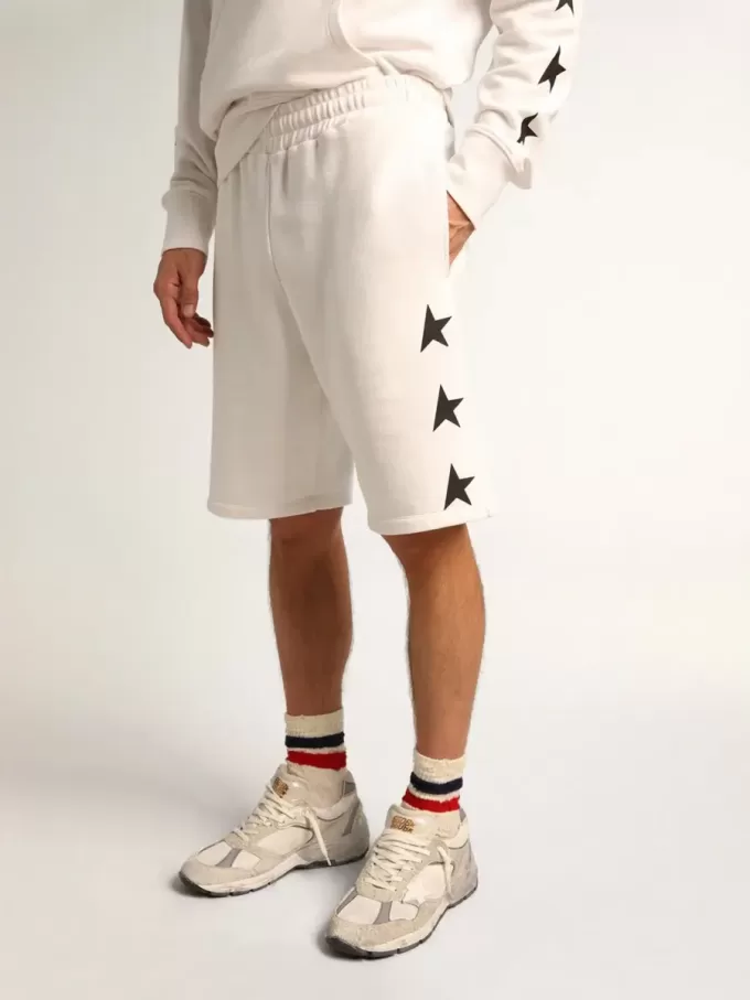 Bermudas vintage blancas para hombre con estrellas negras en contraste