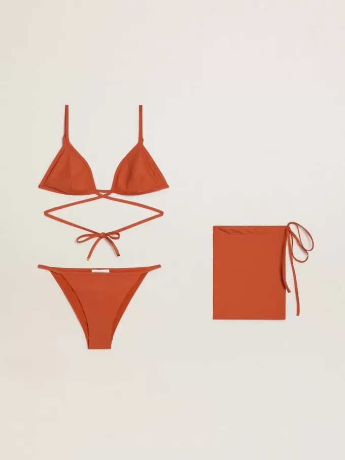 Bikini de mujer en jersey acanalado rojo ladrillo con cordones y detalles dorados Bikini de mujer en jersey acanalado rojo ladrillo con cordones y detalles dorados