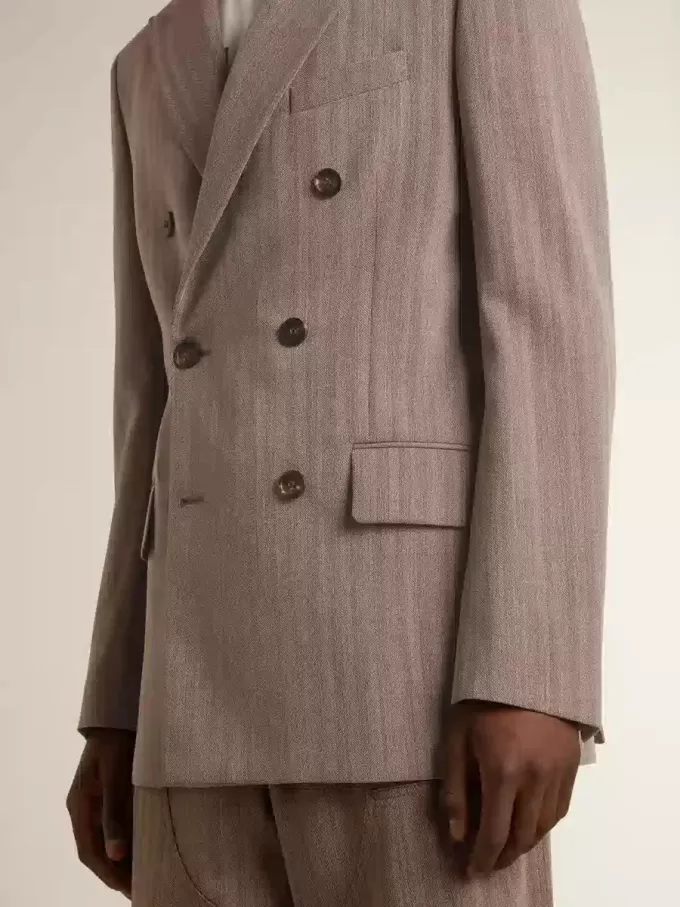 Blazer cruzado de lana mezclada con diseño chevron en color beige para hombre