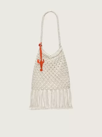 Bolso de macramé para mujer en algodón color mantequilla con un charm de langosta de cuero