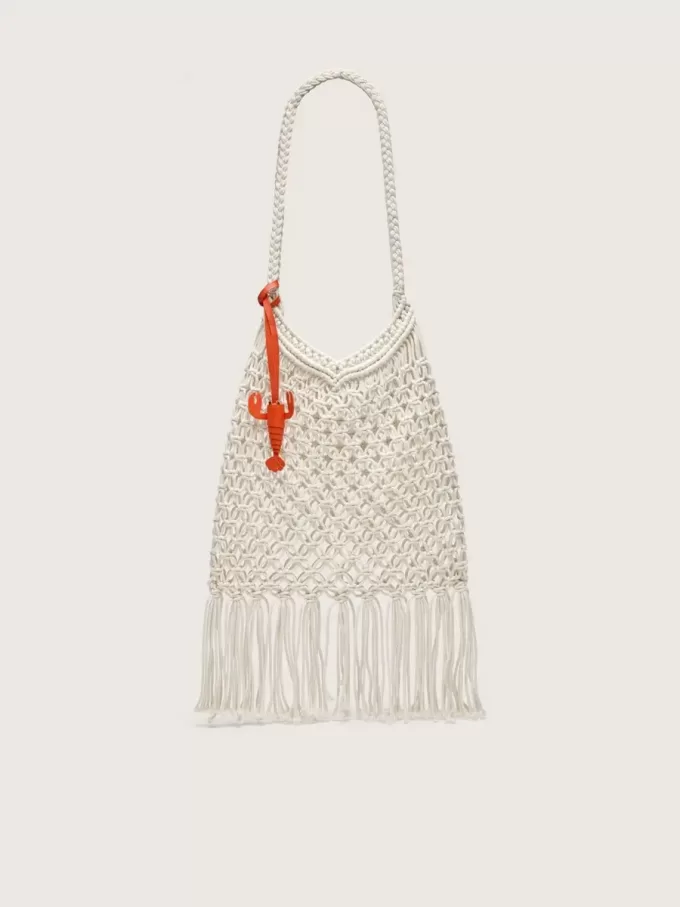 Bolso de macramé para mujer en algodón color mantequilla con un charm de langosta de cuero