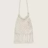 Bolso de macramé para mujer en algodón color mantequilla con un charm de langosta de cuero
