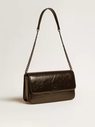 Bolso Gioia en piel negra brillante con detalles metálicos