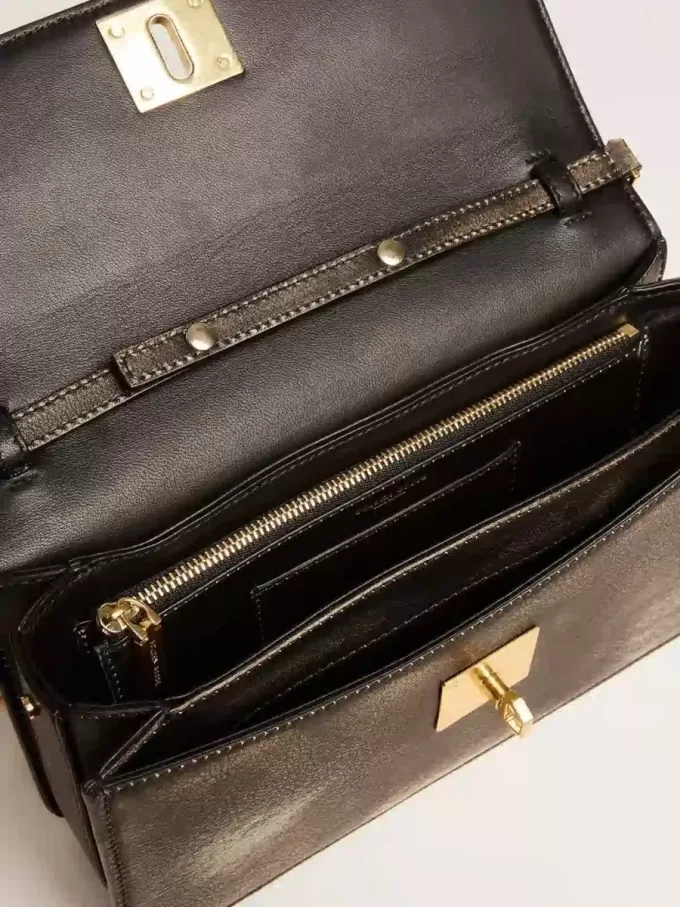 Bolso Gioia en piel vintage negra con detalles dorados