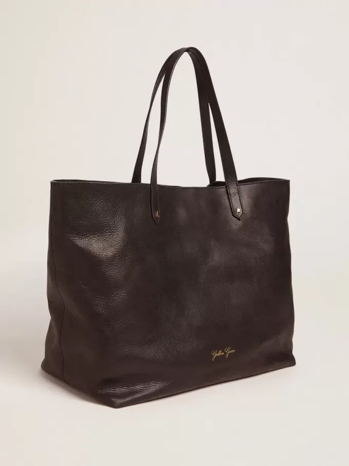 Bolso Pasadena en piel martillada negra con logotipo dorado en la parte delantera