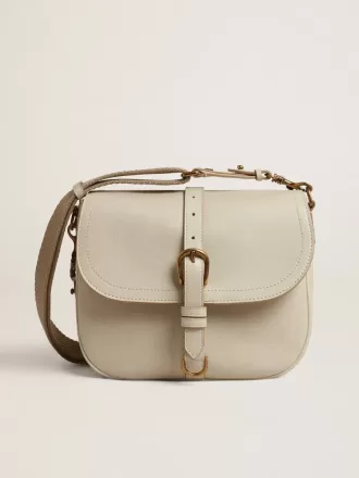 Bolso Sally mediano en piel porcelana con hebilla y bandolera a contraste
