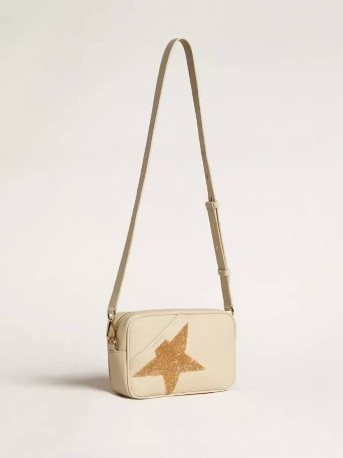 Bolso Star en piel martillada color mantequilla con estrella de cristal Swarovski