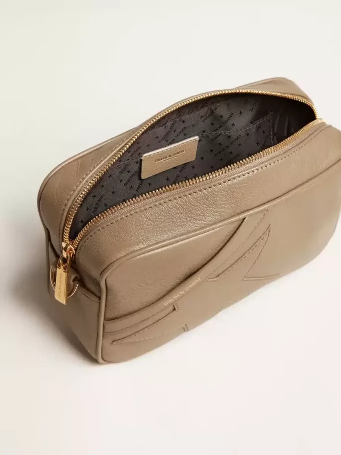 Bolso Star en piel verde salvia con estrella tono sobre tono