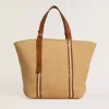 Bolso tote 24.7 en rafia natural y piel marrón con detalles metálicos dorados