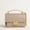 Bolso Venezia en piel beige con ribetes y detalles dorados