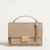Bolso Venezia en piel beige con ribetes y detalles dorados