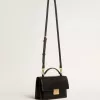 Bolso Venezia en piel negra con detalles dorados