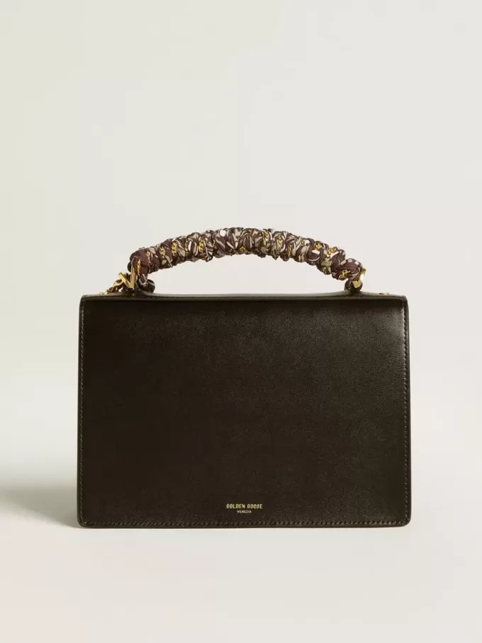 Bolso Venezia en piel negra con pañuelo y doble charm