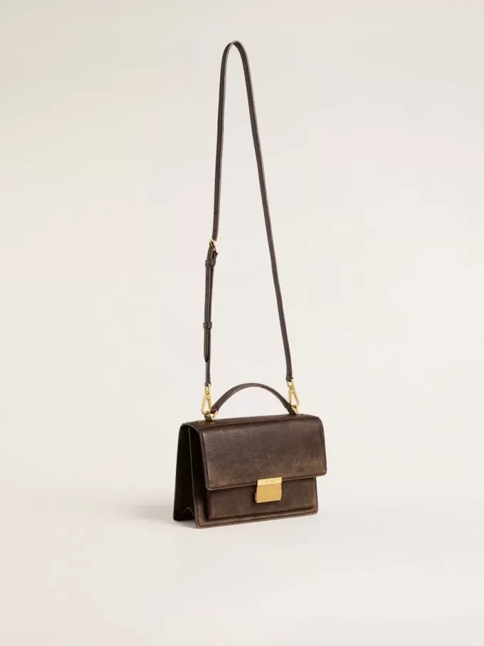 Bolso Venezia en piel vintage marrón oscuro repujada con detalles dorados