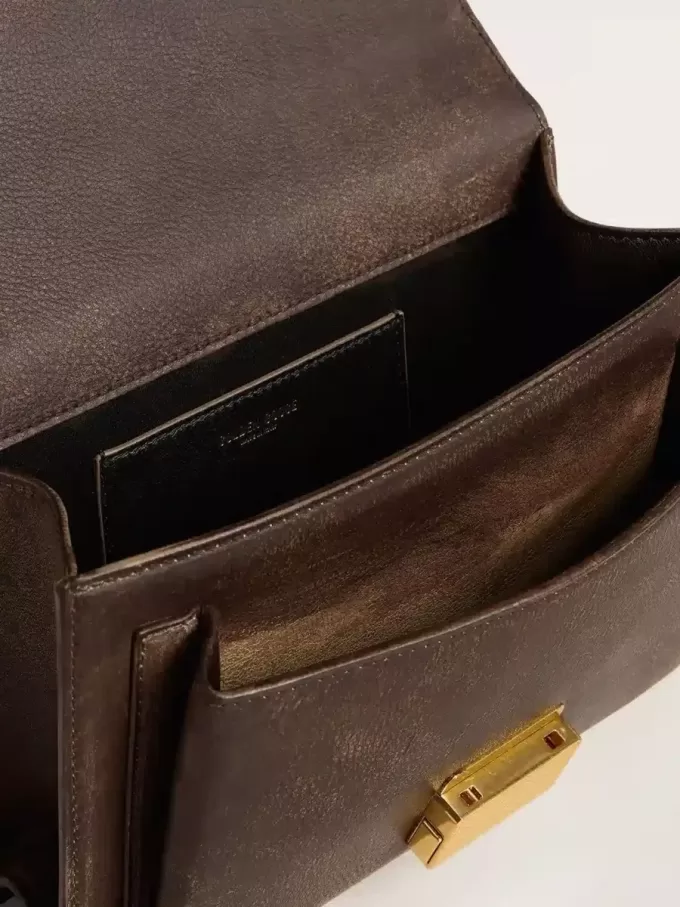 Bolso Venezia en piel vintage marrón oscuro repujada con detalles dorados