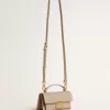 Bolso Venezia pequeño en piel beige con detalles dorados Bolso Venezia pequeño en piel beige con detalles dorados