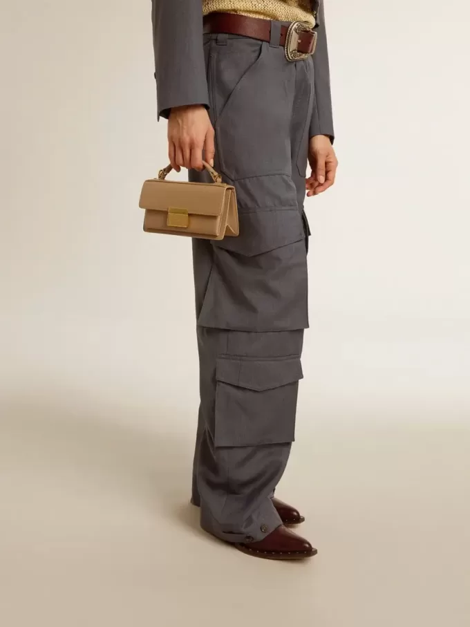 Bolso Venezia pequeño en piel beige con detalles dorados Bolso Venezia pequeño en piel beige con detalles dorados