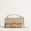 Bolso Venezia pequeño en piel beige con detalles dorados Bolso Venezia pequeño en piel beige con detalles dorados
