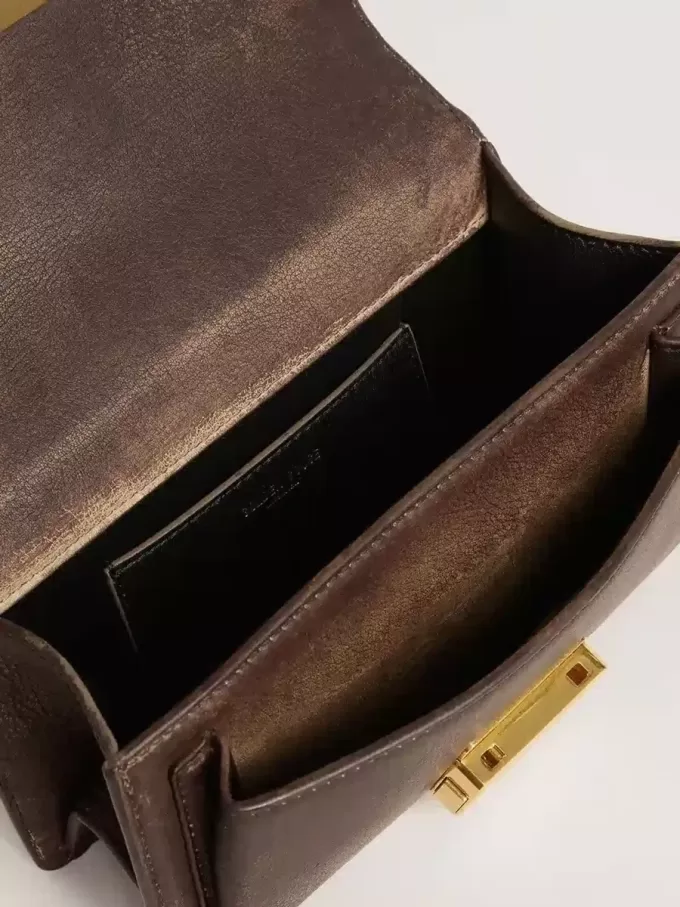 Bolso Venezia pequeño en piel marrón oscuro con hebilla dorada