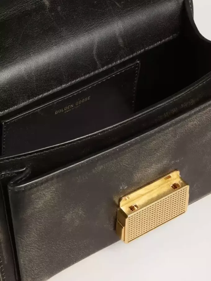 Bolso Venezia pequeño en piel marrón oscuro con hebilla dorada