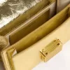 Bolso Venezia pequeño en piel metalizada dorada con detalles dorados.