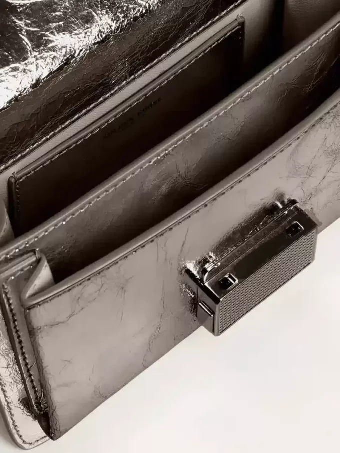 Bolso Venezia pequeño en piel metalizada gris antracita con detalles en negro Bolso Venezia pequeño en piel metalizada gris antracita con detalles en negro