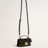 Bolso Venezia pequeño en piel negra con detalles dorados Bolso Venezia pequeño en piel negra con detalles dorados