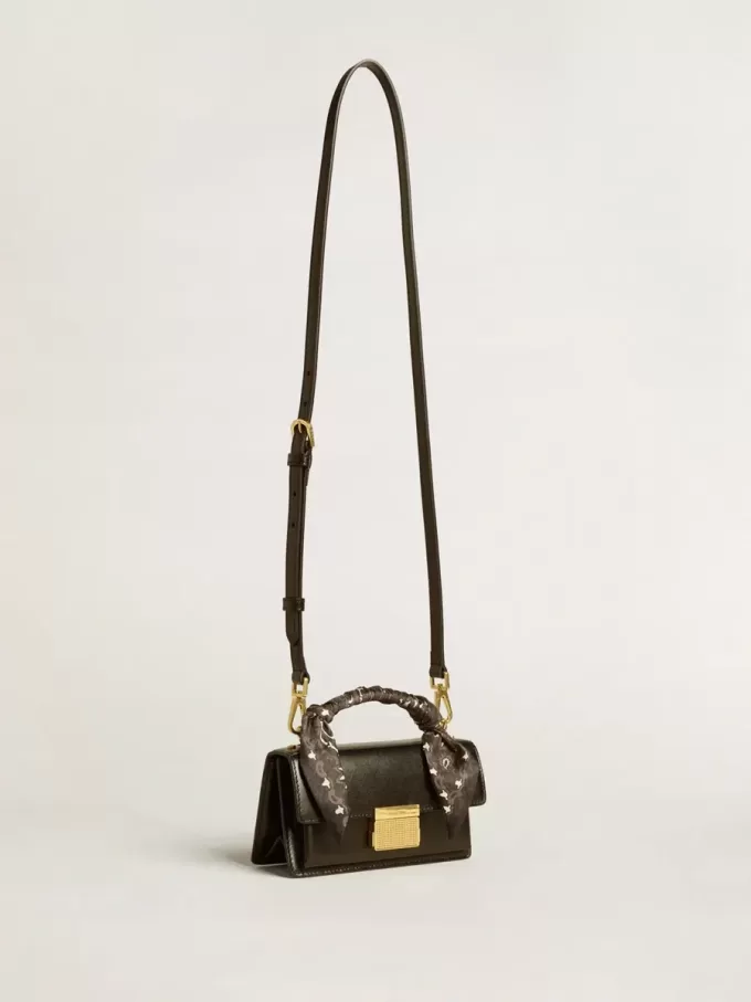 Bolso Venezia pequeño en piel negra con pañuelo de seda Bolso Venezia pequeño en piel negra con pañuelo de seda