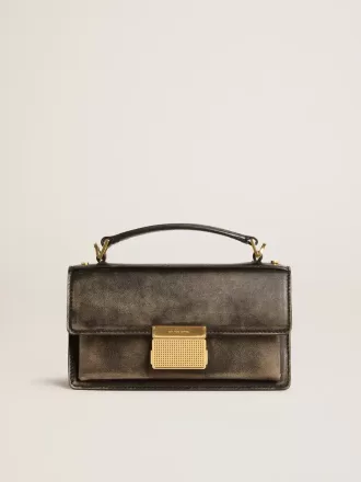 Bolso Venezia pequeño en piel negra desgastada con detalles dorados.