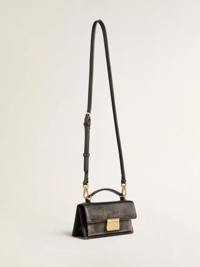 Bolso Venezia pequeño en piel negra desgastada con detalles dorados. Bolso Venezia pequeño en piel negra desgastada con detalles dorados.