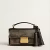 Bolso Venezia pequeño en piel negra desgastada con detalles dorados. Bolso Venezia pequeño en piel negra desgastada con detalles dorados.