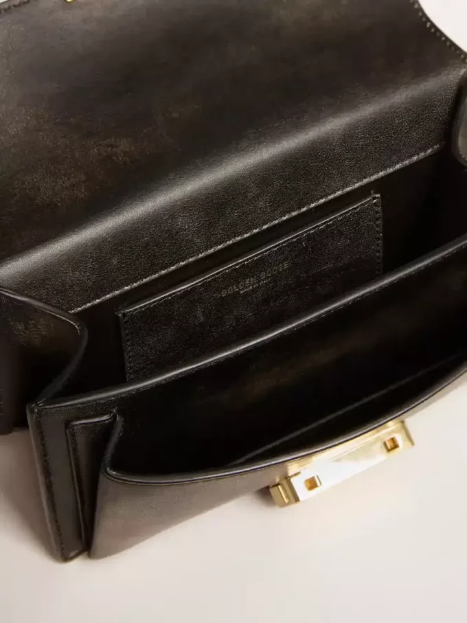 Bolso Venezia pequeño en piel negra desgastada con detalles dorados. Bolso Venezia pequeño en piel negra desgastada con detalles dorados.